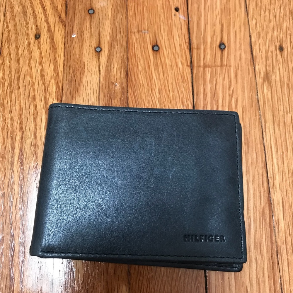 NWOT TOMMY HILFIGER BLUE-GREY SLIM BILLFOLD WALLET